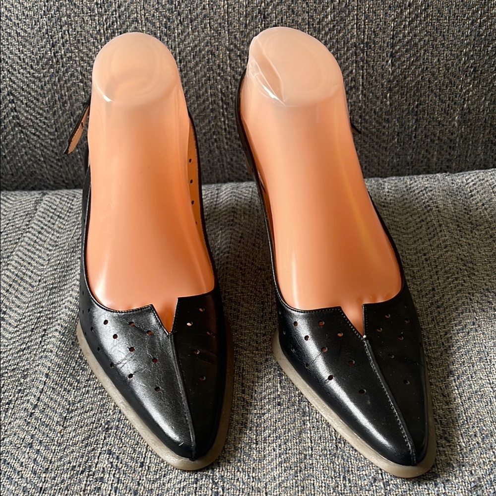 Mosquitos Women’s Black Perforated Leather Sling Back kittens Shoes Size: 5